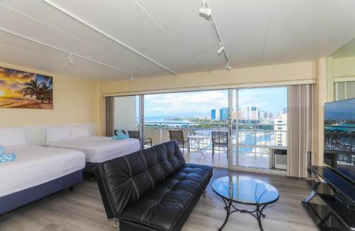 Waikiki Apartment | Ilikai Tower 1841 Yacht Harbor View 1BR