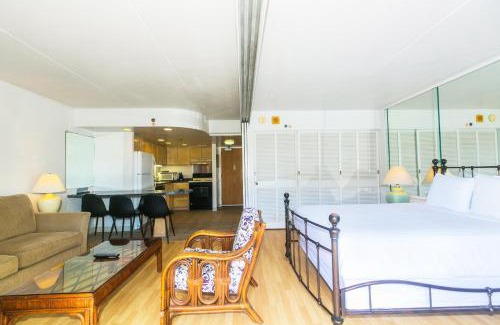 Waikiki Apartment | Ilikai Tower 1936 condo