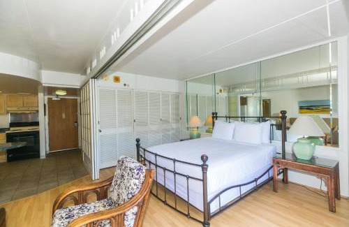 Waikiki Apartment | Ilikai Tower 1936 condo