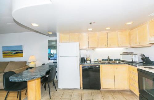 Waikiki Apartment | Ilikai Tower 1936 condo