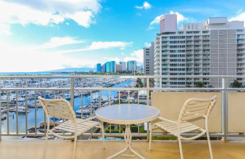 Waikiki Apartment | Ilikai Tower 839 Yacht Harbor View 1BR