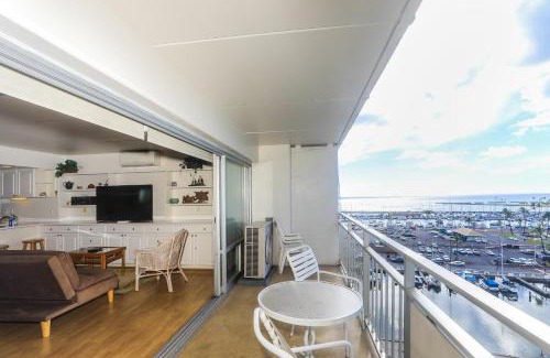 Waikiki Apartment | Ilikai Tower 839 Yacht Harbor View 1BR