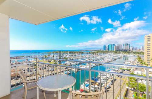 Waikiki Apartment | Ilikai Tower 943 Yacht Harbor View 2BR