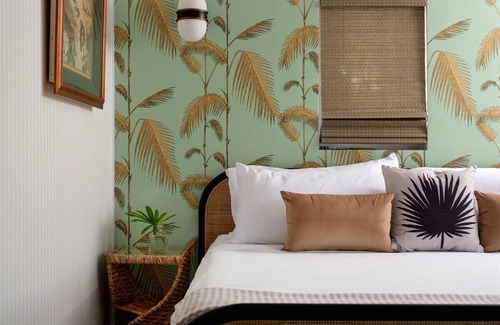 Wailuku Bed & Breakfast | Ilima Suite - Historic Lux charm w Garden Views