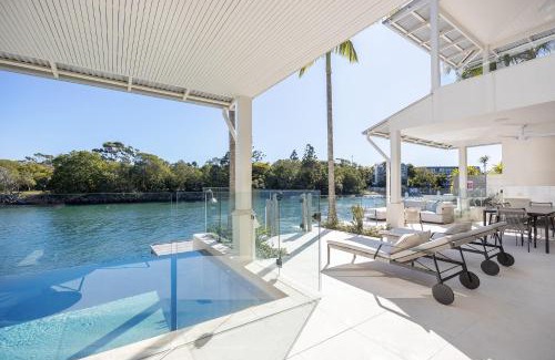 Noosa Heads House | Iluka, Luxurious Riverfront Retreat
