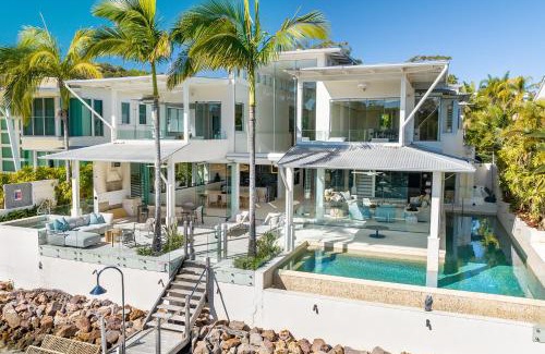 Noosa Heads House | Iluka, Luxurious Riverfront Retreat