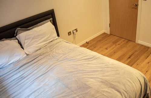 Nine Elms Apartment | Immaculate 1-Bed Apartment in London