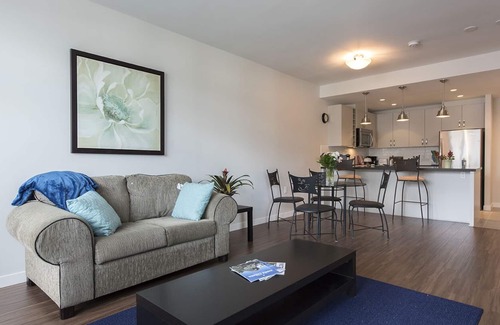 Lower Lonsdale Apartment | Immaculate 2 Bedroom Lower Lonsdlae