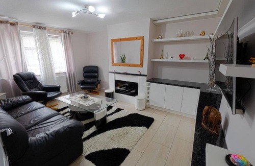 London Borough of Hounslow Apartment | Immaculate 2-Bed Apartment in Isleworth by river