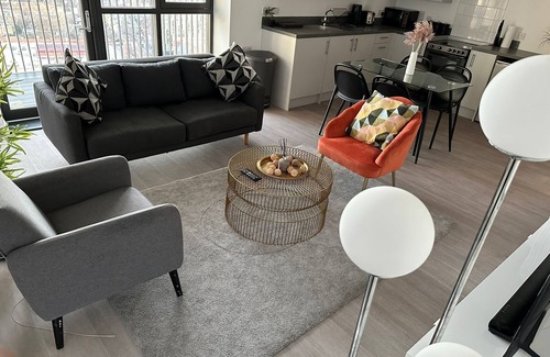 Canning Town South Apartment | Immaculate 2-bed Apartment in East London