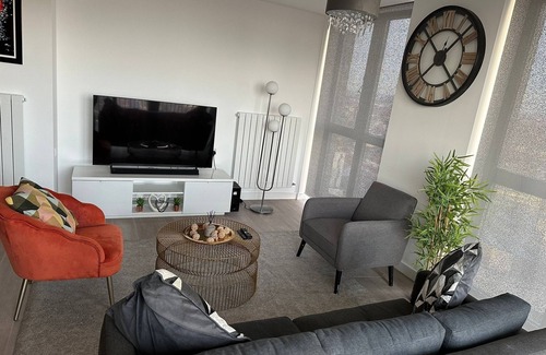 Canning Town South Apartment | Immaculate 2-bed Apartment in East London