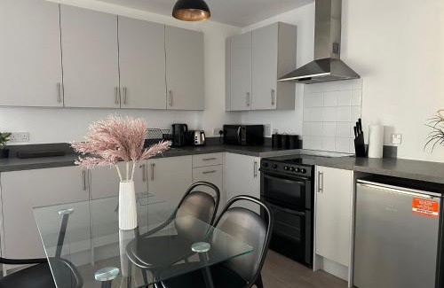 Canning Town Apartment | Immaculate 2-Bed Apartment in east London
