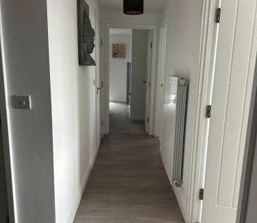 Canning Town Apartment | Immaculate 2-Bed Apartment in east London