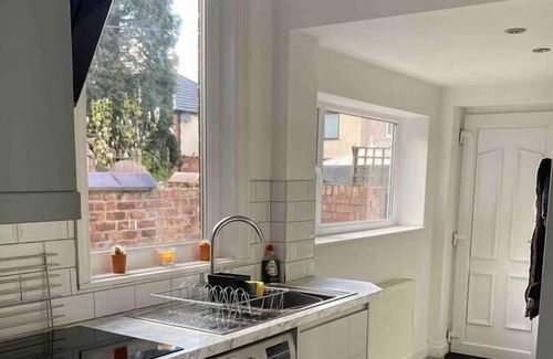 Droylsden House | Immaculate 2-Bed House in Manchester