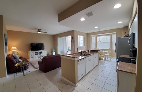 Stoneybrook Condo | Immaculate 2 Bedroom Condo In Gated Golf Community With First Class Amenities