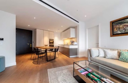 Queenstown Apartment | Immaculate 2BDR apt, BPS Shopping Mall