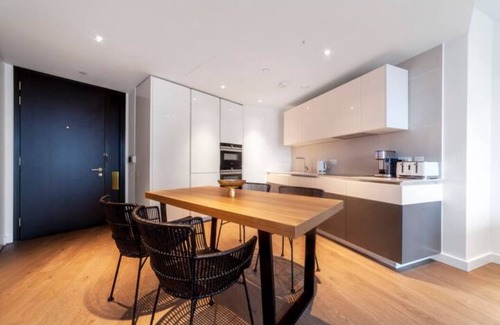 Queenstown Apartment | Immaculate 2BDR apt, BPS Shopping Mall