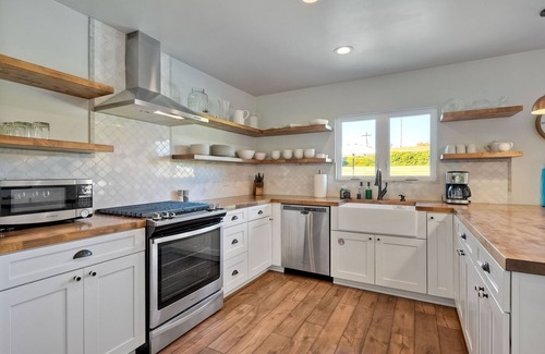 Loma Alta House | Immaculate 3 BDR in Oceanside – Private Pool & Spa, 2 Miles from the Beach!