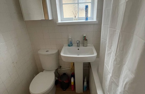 Luton House | Immaculate 3-bed House in Luton