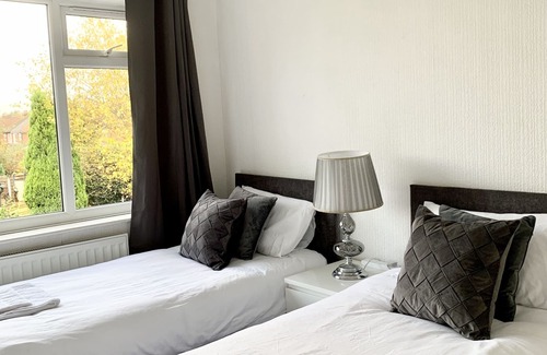 Droylsden House | Immaculate 3-bed Travel Nest Unavailable