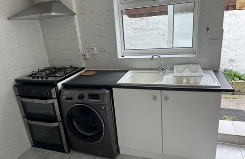 Enfield Lock House | Immaculate 4-Bed House in Enfield near Enfield loc