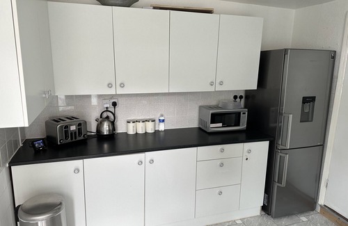 Enfield Lock House | Immaculate 4-Bed House in Enfield near Enfield loc
