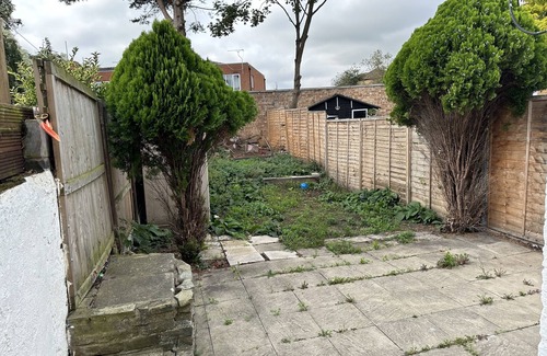 Enfield Lock House | Immaculate 4-Bed House in Enfield near Enfield loc