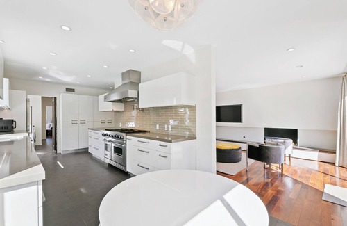 Bel Air House | Immaculate Architectural Full Security located on a cul-de-sac in Bel Air Park