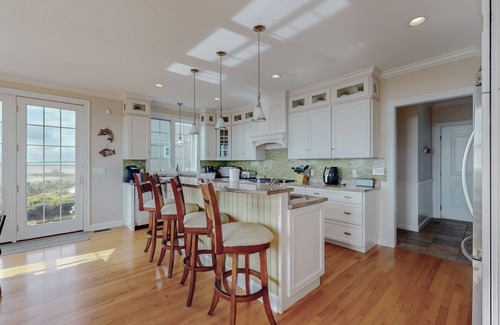 Pine Point House | Immaculate Beachfront Retreat with Chef’s Kitchen, Ocean Vistas & Firepit