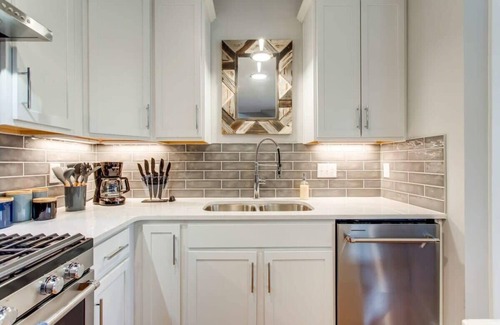 Buena Vista House | Immaculate Germantown Stunner minutes to Broadway