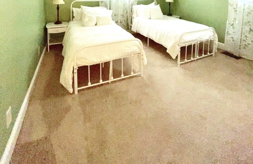 Seneca House | Immaculate Home near Ram Cat Alley