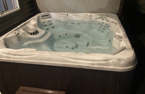 Idaho Falls House | Immaculate house w/hot tub, close to major hot spots Idaho Falls.