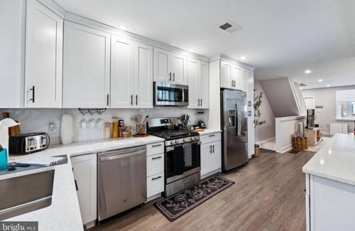 South Philadelphia House | Immaculate, Modern 3 Bedroom 2 Bath Full HousenMins away from Stadiums