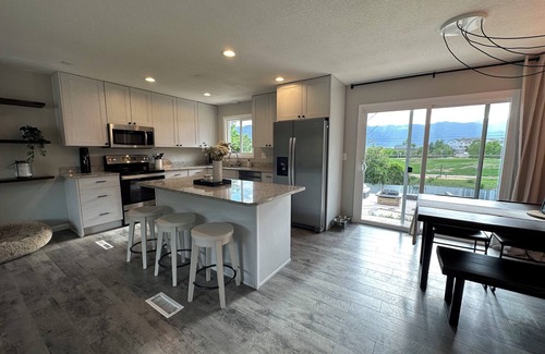 Southeast Colorado Springs House | Immaculate Mountain Views Home