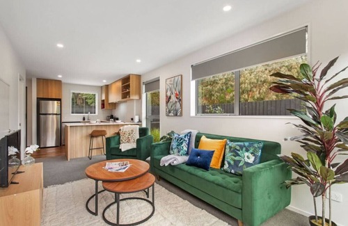 Addington Apartment | Immaculate presentation, carpark