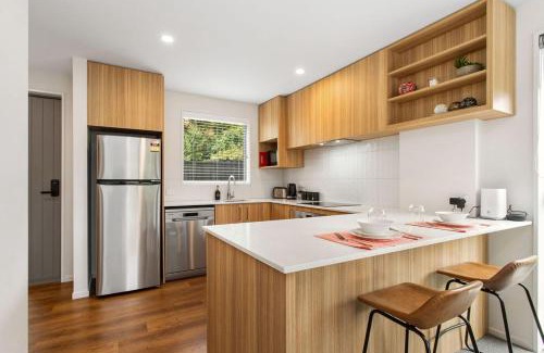 Addington Apartment | Immaculate Presentation, Carpark