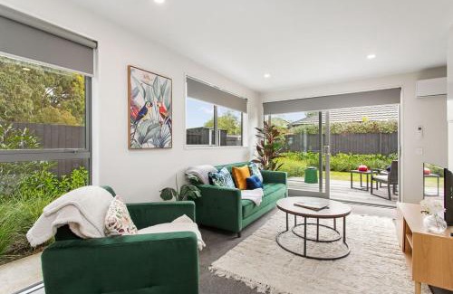 Addington Apartment | Immaculate Presentation, Carpark