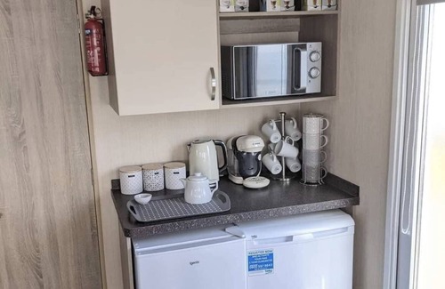 Newton Apartment | Immaculate Sen Friendly 3-bed Caravan in Porthcawl