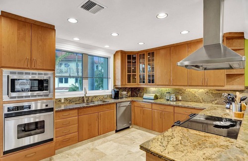 Eastern Shores House | Immaculate Waterfront Villa - Private Heated Pool, Gas BBQ & High Speed Internet