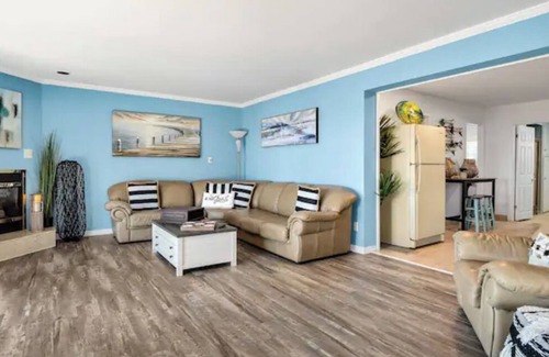 Kingsville Cottage | Immaculate waterfront cottage; Serenity On The Bluff