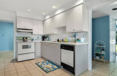 Kingsville Cottage | Immaculate waterfront cottage; Serenity On The Bluff