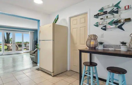 Kingsville Cottage | Immaculate waterfront cottage; Serenity On The Bluff