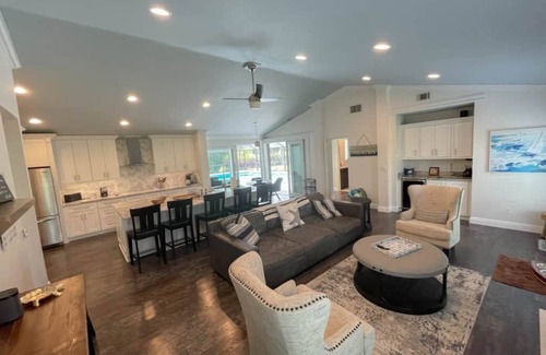 Palm River Estates House | Immaculately maintained 4 bd 3 ba home feat private pool on LaPlaya golf course.