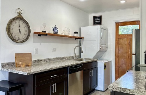 Griffin Heights House | Immaculately Remodeled Home Close to FSU and Downtown Area!