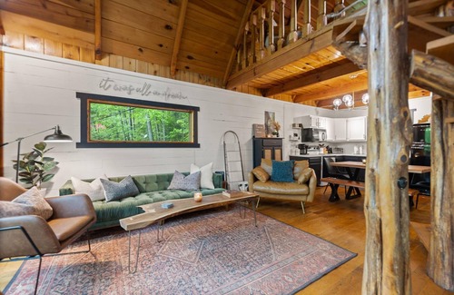 Stanton Cabin | Immerse Yourself into the Wilderness of Kentucky!