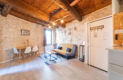Saint-Gilles Apartment | Immeuble 3 Apparts Centre historique St Gilles MaisoncarreeConciergerie