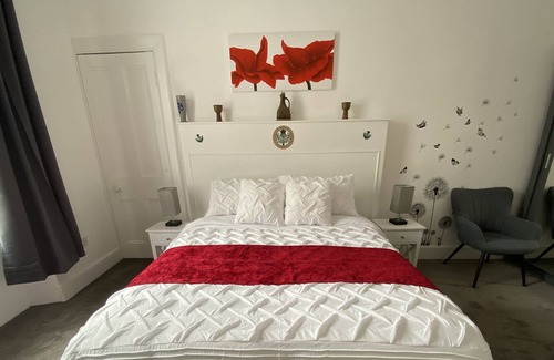 Perth Apartment | Impeccable 1-Bed Apartment Perth a home from home