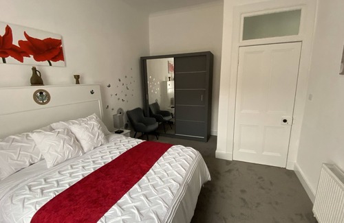 Perth Apartment | Impeccable 1-Bed Apartment Perth a home from home