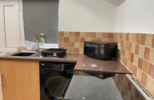 Swindon House | Impeccable 4-Bed Home Away From Home in Swindon