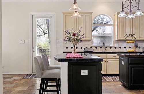 Far North Central Villa | Impeccable 4-Bed Villa in San Antonio l Jacuzzi